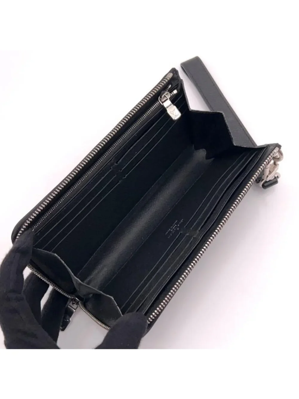 Louis Vuitton Taiga Zippy Dragonne Wallet Black